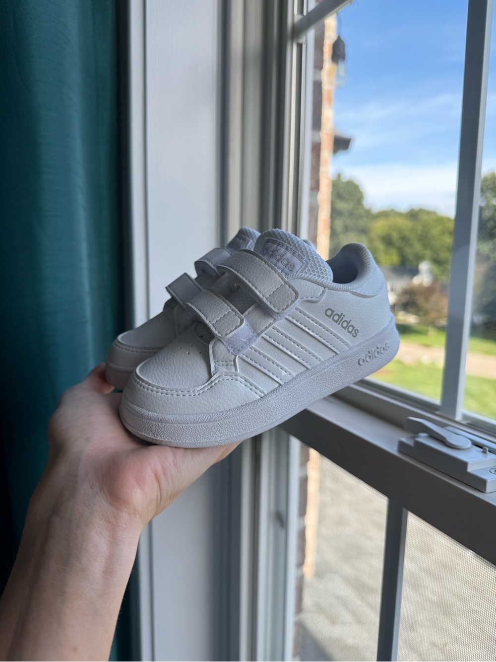 SIZE 7 TODDLER ADIDAS SNEAKERS